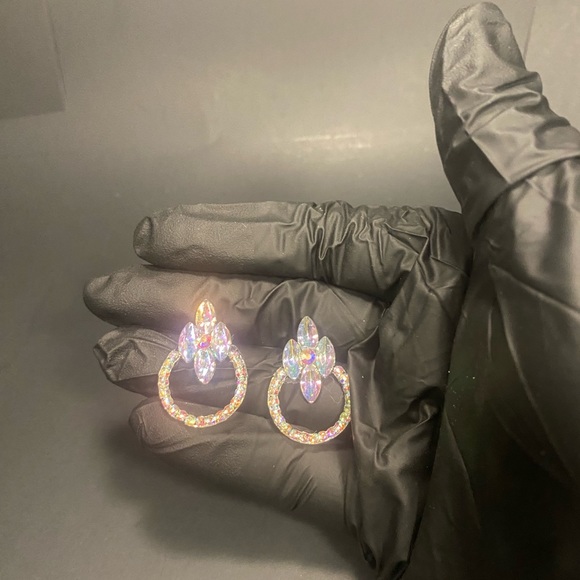 Resin and Rhinestone inspired post earring - Picture 1 of 3